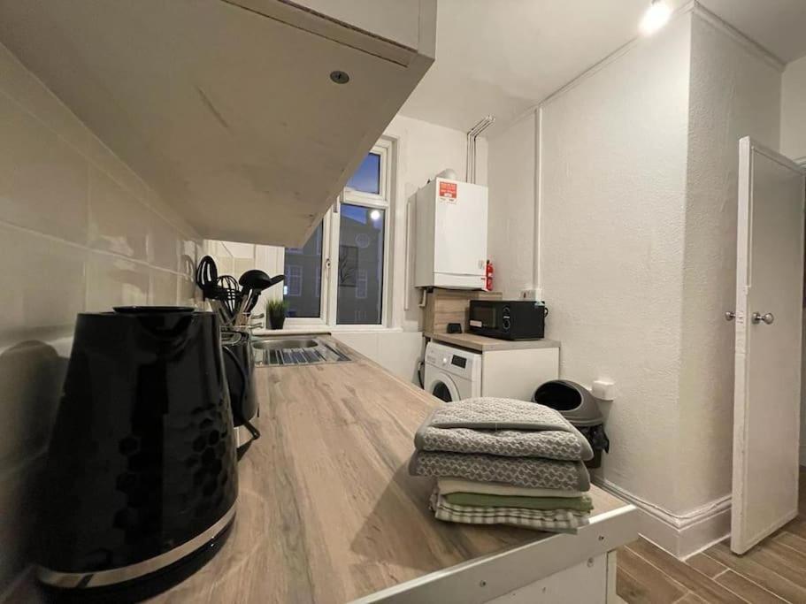 Comfortable 2 Bedroom On Tower Bridge London Ngoại thất bức ảnh